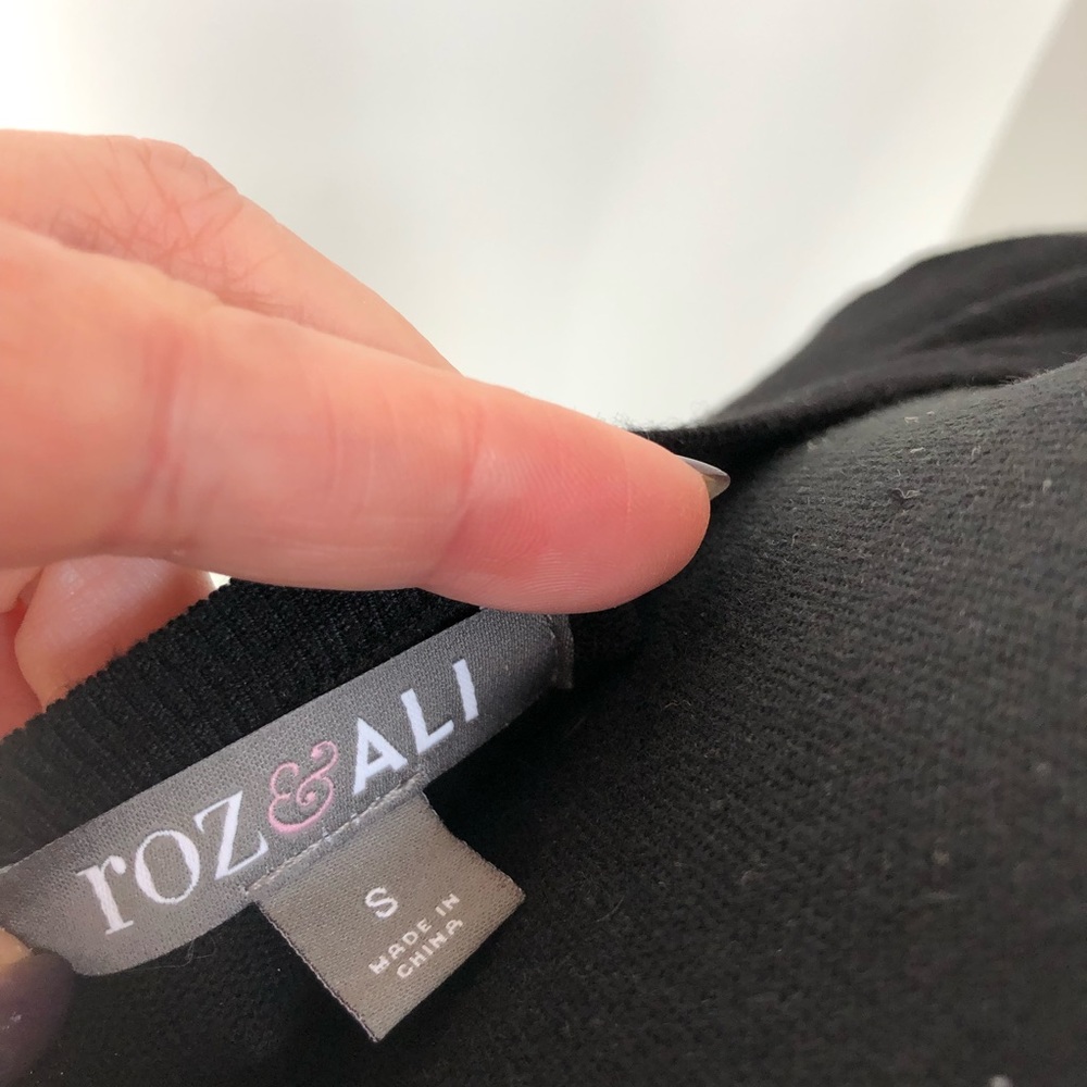 🔥MAKE ME AN OFFER!🔥 Striped sweater - Picture 5 of 7